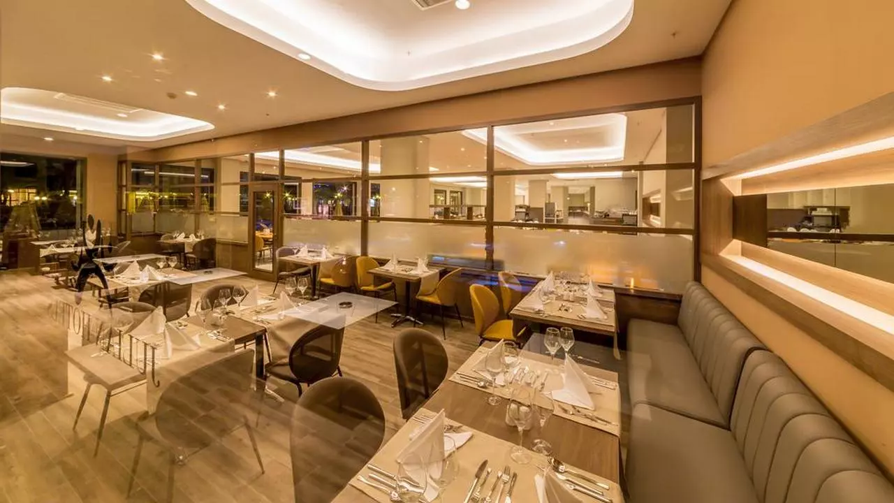 JULIANCLUB_SHABAVIZ (2).jpg